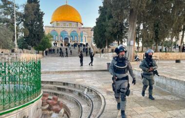  Las fuerzas enemigas sionista, cortó el llamado a la oración en la mezquita de Al-Aqsa con el pretexto de las celebraciones de los colonos..