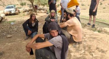 Settlers Attack Citizens' Vehicles South of Nablus