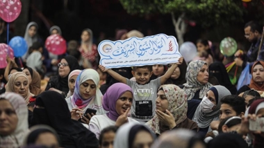   با وجود درد و اندوه و زیر نابودی.. ساکنان غزه سالروز تولد سید الانام را جشن می گیرند
