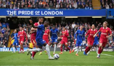 تشيلسي يفوز على ليفربول بثلاثية في الدوري الانجليزي