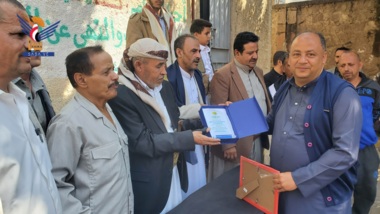 تكريم 50 عامل نظافة في المنطقة الثانية بإب بمناسبة عيد العمال العالمي