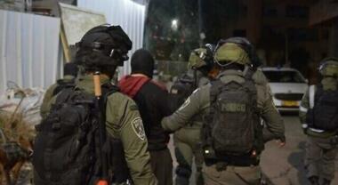 Fuerzas de ocupación israelíes toman viviendas en Jalboun y Anin, hiriendo a palestinos en al-Eizariya y al-Ram