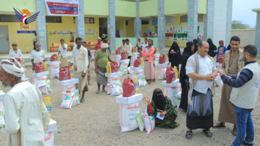 Einweihung der Verteilung von Lebensmittelkörben an 1.340 vertriebene Familien in At-Tohayta und Jabal Ras in Hodeidah
