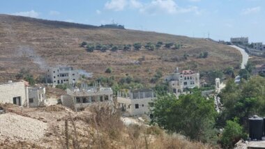 Extremist settlers burn Palestinian agricultural land south of Nablus