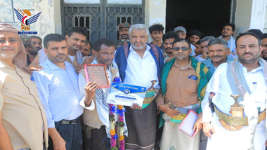 Le gouverneur d'Hodeidah rend hommage au prisonnier libéré Ahmed Dailami