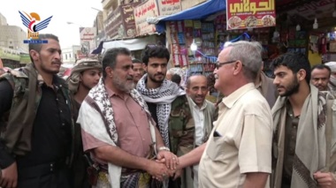 محافظ البيضاء يزور عددا من أسواق مدينة البيضاء 