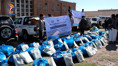 توزيع ألف و360 حقيبة ملابس ومواد صحية لنزلاء الإصلاحية بذمار