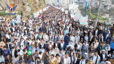 Manifestation de masse à Hajjah sous le slogan « Avec Gaza... Jusqu'à la victoire »