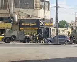 العدو الإسرائيلي يقتحم جناتا جنوب بيت لحم ويداهم محلات تجارية