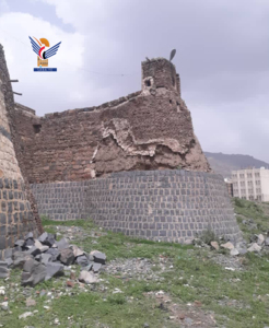 الاطلاع على أضرار الأمطار الغزيرة في قصر غمدان بصنعاء القديمة