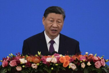 Chinese president heads for Kazakhstan, Tajikistan