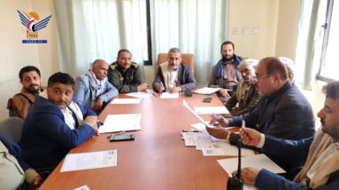 Diskussion des Wasserbeckens in Al-Mahwit