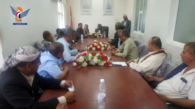 Der stellvertretende Gouverneur von Taiz diskutiert die Tätigkeit des Industriebüros in Taiz