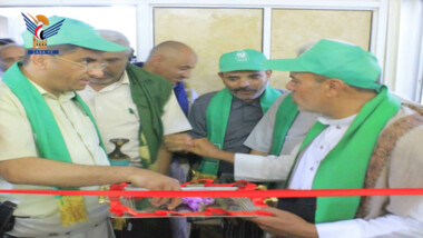 Vize-Ministerpräsident für Wirtschaft weiht das kostenlosen Medizincamp für Augenchirurgie in Hodeidah ein