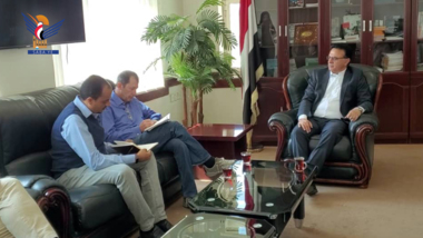 وزير المياه يلتقي منسق قسم المياه والإسكان ببعثة لجنة الصليب الأحمر باليمن 