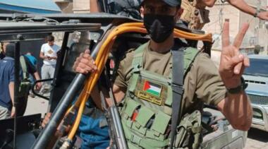 Enfrentamientos violentos entre combatientes de la resistencia y soldados enemigos en varios asentamientos de la Franja de Gaza
