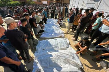 استشهاد 7 فلسطينيين وإصابة آخرين إثر قصف العدو الإسرائيلي منزلاً بمدينة غزة