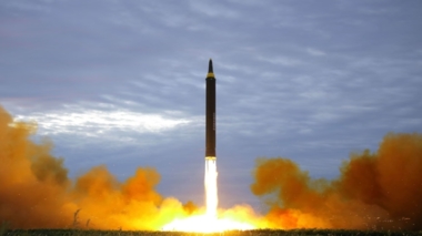كوريا الشمالية تطلق صاروخاً باليستياً متوسط المدى باتجاه بحر اليابان