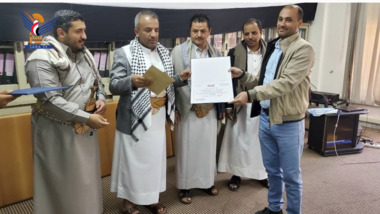 Al-Hawali reconoce a varios gerentes de recursos humanos destacados por implementar el sistema unificado.