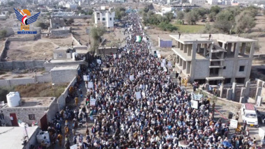 Deux marches organisées à Taiz sous le slogan « Avec Gaza, nous nous engageons jusqu'à la victoire »