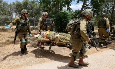 Zionist enemy army admits death of officer in battles in southern Gaza Strip