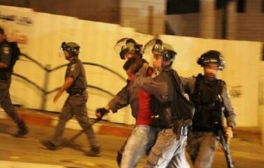 Zionist enemy arrests 7 Palestinians near Ramallah