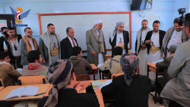 Le Président Al-Mashat inspecte les activités des cours d'été dans les écoles d'Al-Qods et du Martyr Abdullah Ali Musleh