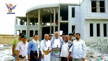 Hodeida Governor inspects tax complex construction project work