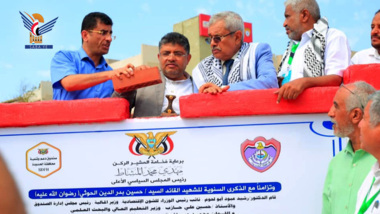 Al-Houthi et Abu Lohoum posent la première pierre du projet de restauration des installations endommagées de l'Université de Hodeidah