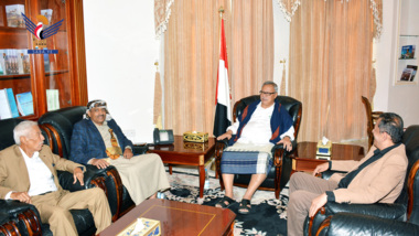 Premierminister bespricht mit Gouverneuren von Hadramout, Mahra, die Bedingungen in beiden besetzten Provinzen