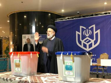 الرئيس الإيراني: الانتخابات عرس وطني وتجسيد للتماسك والوحدة في البلاد