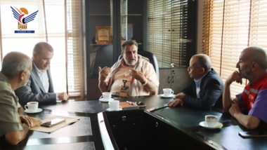 مناقشة توسيع دعم الهلال الأحمر للمشاريع المستدامة في البيضاء