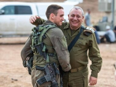 Der zionistische Feind gibt zu, dass bei den Kämpfen im Gazastreifen zwei Soldaten getötet wurden, darunter der Sohn eines Mitglieds des Militärkabinetts