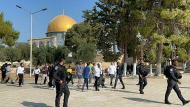 Dozens of extremist settlers storm al-Aqsa courtyards