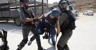 الجهات الرسمية الفلسطينية ترصد 19 إنتهاكاً اسرائيلياً بحق الصحفيين في الأراضي الفلسطينية