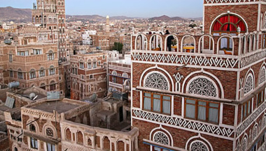 Las autoridades locales de la capital, Sana'a, condenan la masacre de la agresión estadounidense en el barrio de Farwa y el mercado popular del distrito de Shaub.