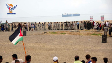 Un stand à Ras Issa à Hodeidah, met l'accent sur la poursuite du mouvement et la solidarité avec la Palestine