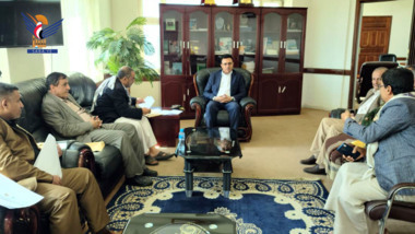 Wasserminister leitet einen Treffen in Harib Al-Qaramish in Ma’rib zur Erörterung der umgesetzten und in Umsetzung befindlichen Projekte