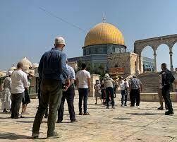 Gruppen zionistischer Siedler dringen erneut in die Innenhöfe der Al-Aqsa-Moschee ein