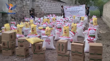 توزيع سلال غذائية على الجرحى المعاقين في مديرية جبل الشرق بذمار