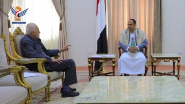 Präsident Al-Mashat trifft sich mit dem Berater des Obersten Politischen Rates, Dr. Al-Tareb