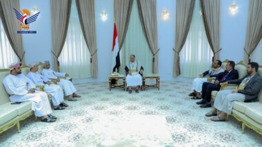 Le président Al-Mashat rencontre une délégation omanaise