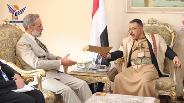 وزير الخارجية يسلّم منسق الشؤون الإنسانية بصنعاء رسالة موجهة للأمين العام للأمم المتحدة