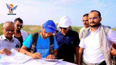 Übergabe von Investitionsstandorten zur Errichtung eines Industriekomplexes und von Projekten im Industriegebiet in Hodeidah