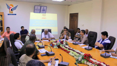 Diskussion der Straßenverbesserungsmaßnahmen und des Umsetzungsgrads der Empfehlungen zur Verbesserung der Dienstleistungen in Hodeidah