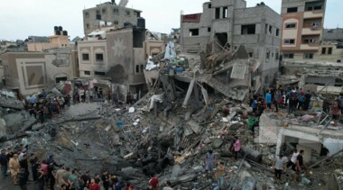 استشهاد واصابة عدد من الفلسطينيين في قصف العدو منزلا شرق خان يونس