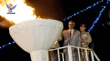 رئيس الوزراء يشهد حفل إيقاد شعلة عيد ثورة 26 سبتمبر الخالدة في ميدان التحرير