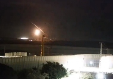 Les Brigades Al-Quds et les forces d'Omar Al-Qasim bombardent Sderot et les colonies entourant Gaza avec un barrage de missiles