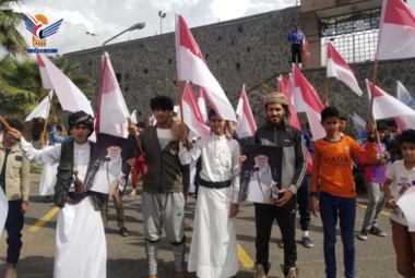 Mahnwache in der Hauptstadt Sana'a, um die Verbrechen der zionistischen Einheit in der Al-Aqsa-Moschee anzuprangern