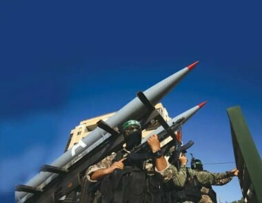 Al-Qassam au Liban bombarde la colonie sioniste de « Kiryat Shmona » en Galilée occidentale